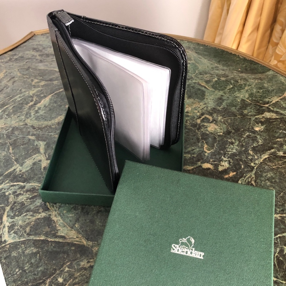 Sheridan black leather 10 Cd Zippered Holder, New
